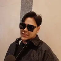 Ivan Gunawan di Kawasan Pondok Indah, Jakarta Selatan, Senin (23/10/2023) pada saat kondisi matanya sedang bengkak. (Dok. via M. Altaf Jauhar)