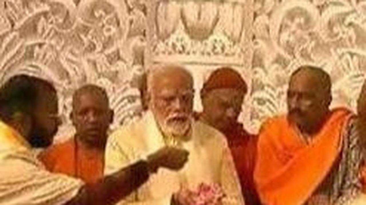 PM India Narendra Modi Resmikan Kuil Hindu di Lokasi Masjid Kuno yang Dihancurkan