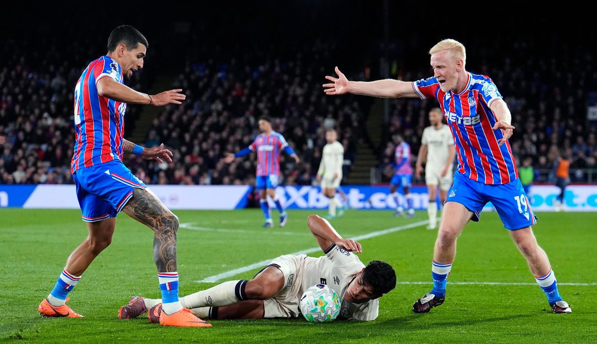 Hasil itu berdampak pada nasib Wolverhampton yang terdegradasi dari Liga Inggris musim depan. Dengan jarak 16 poin, Wolves tak akan mampu mentas dari zona degradasi dalam lima laga tersisa. (AP Photo/Jordan Pettitt)