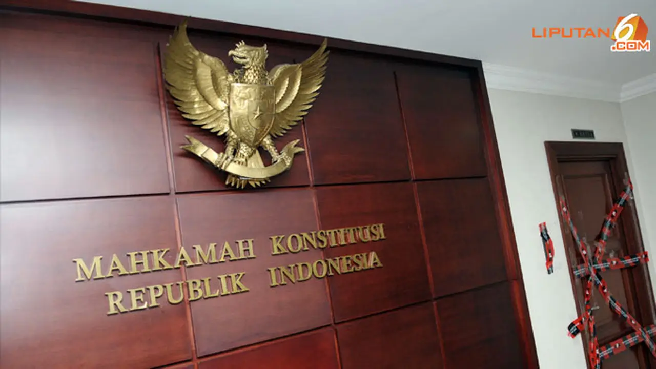 mahkamah-kosntitusi-131003c.jpg