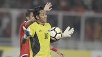 Kiper Persija Jakarta, Rizky Darmawan, saat pertandingan melawan Home United pada laga Piala AFC di SUGBK, Jakarta, Selasa (15/5/2018). Persija takluk 1-3 dari Home United. (Bola.com/M Iqbal Ichsan)