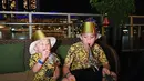Sebagai anak sultan Andara, Rafathar, Rayyanza, dan Lily kompak kenakan outfit dari Versace. Sehingga terlihat seperti seragam tahun baru keluarga [@raffinagita1717]