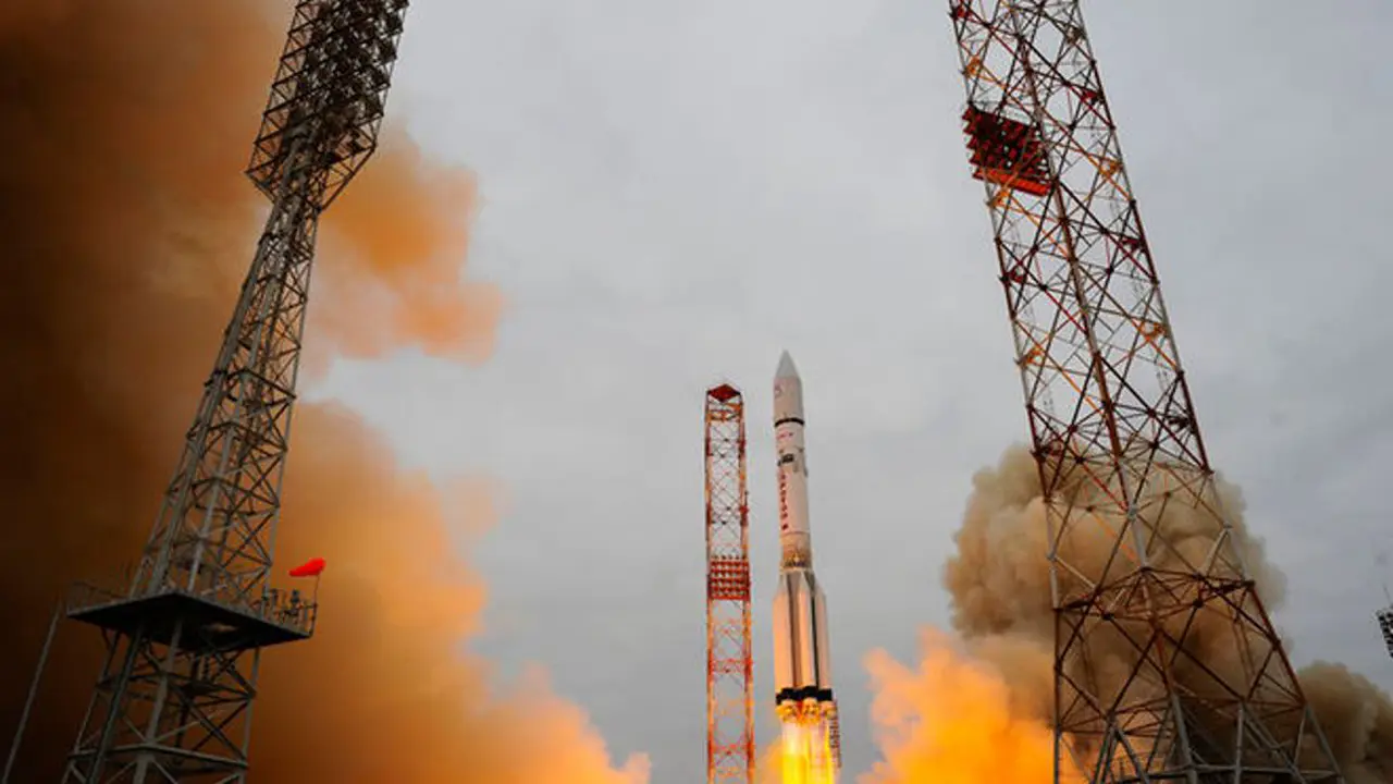 Roket Proton diluncurkan ke Mars dari Baikonur, Kazakhtan (Foto: Stephane Corvaja/ESA).