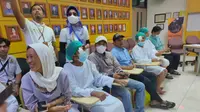 Pasien katarak seusai menjalani operasi mata di RSUP Dr.Mohammad Hoesin Palembang Sumsel (Liputan6.com / Nefri Inge)