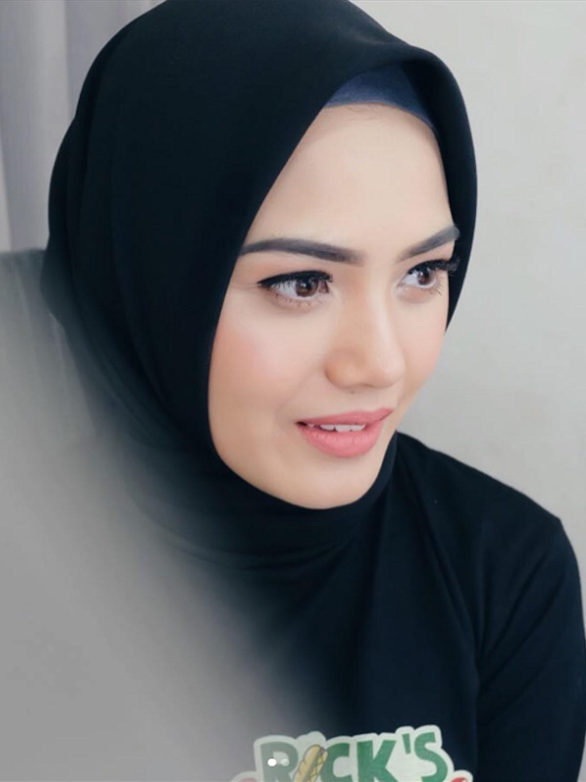 Ketakutan Ini yang Bikin Herfiza Novianti Putuskan Berhijab - ShowBiz