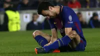 Gelandang Barcelona, Sergio Busquets, mengalami cedera ketika bersua Chelsea pada laga leg kedua 16 besar Liga Champions, di Stadion Camp Nou, Rabu (14/3/2018) atau Kamis dini hari WIB.