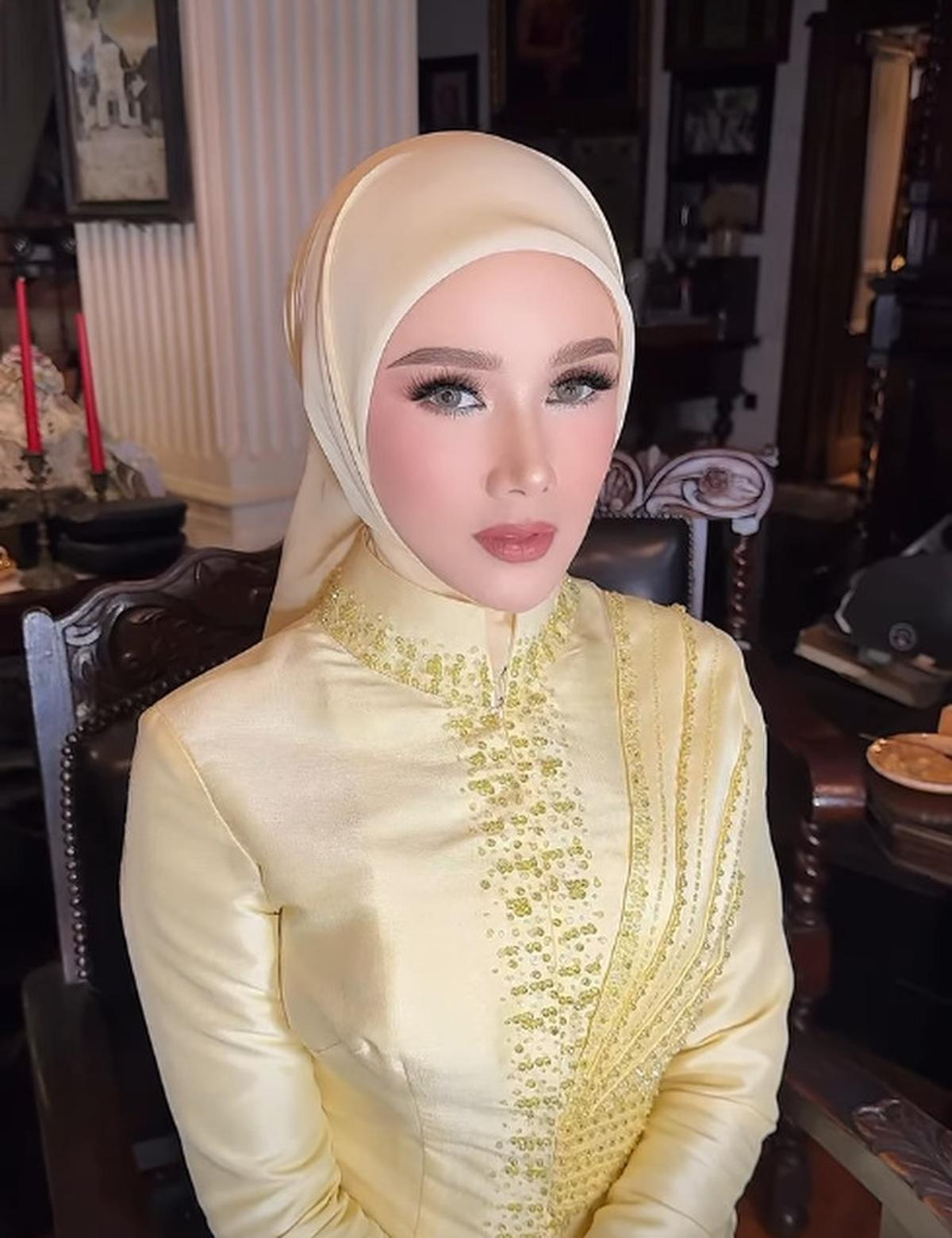 8 Potret Maia Estianty dan Mulan Jameela Pakai Kebaya Kuning di Acara Lamaran El-Syifa