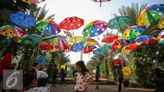  Suasana pameran flora dan fauna di Lapangan Banteng, Jakarta, Sabtu (19/9/2015). Pameran yang digelar selama 30 hari tersebut menghadirkan 150 stand bursa tanaman hias, tanaman buah, tanaman herbal, dan hewan peliharaan. (Liputan6.com/Faizal Fanani)