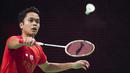 Atlet bulutangkis tunggal putra Indonesia, Anthony Ginting saat tampil melawan wakil China dalam final Piala Thomas 2020 yang berlangsung di Denmark, Minggu (17/10/2021). (AFP/Ritzau Scanpix/Claus Fisker )