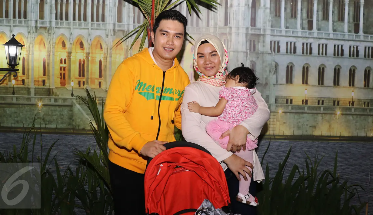 Aldi Taher mengaku harus menjalani kemoterapi selama enam kali atas penyakit yang diidapnya, Jakarta, Rabu (4/1). Aldi merasa tak pernah kehilangan semangat karena dukungan Georgia dan kerabat untuk bisa sembuh. (Liputan6.com/Herman Zakharia)