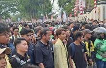 Fakta Polisi Gondrong Aiptu David Wewe, Bukti Kehangatan Polisi dan Massa Demonstrasi yang Bikin Adem di Padang