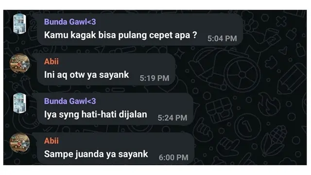 6 Chat Romantis Ayah Ibu di Grup Keluarga Ini Bikin Senyum, Tak Kalah dari ABG