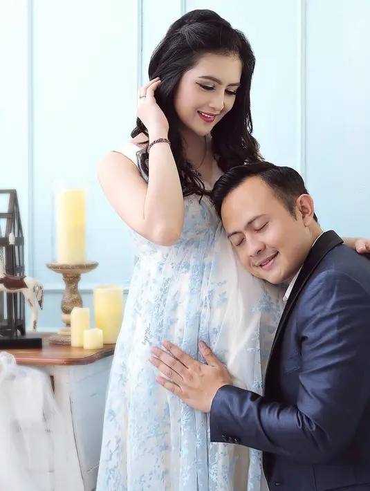 Seperti diketahui, Kadek Devi resmi dipersunting Dewa Yoga pada 1 September 2015. Saat itu Ratu FTV itu dipersunting Kasat Reskrim Polres Kediri. (Instagram/dewayoga_07)