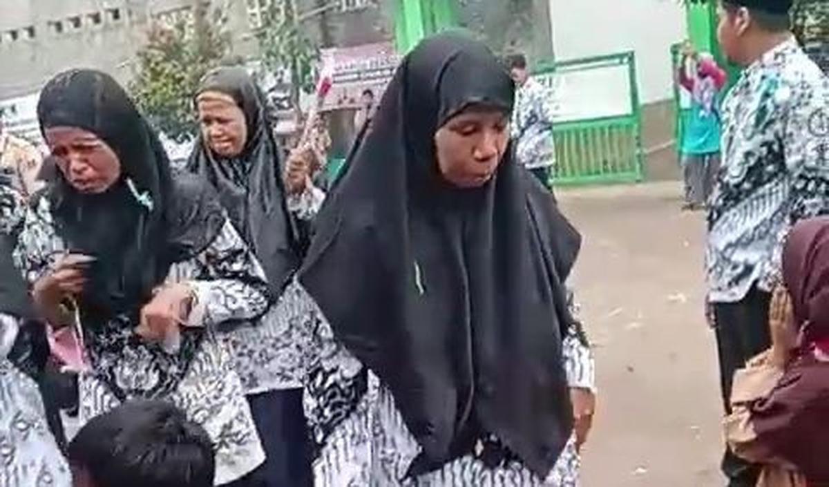Warsim mengatakan, dari seluruh korban, satu di antaranya mengalami luka bakar cukup parah di bagian wajah dan tangan.&nbsp;<br>
