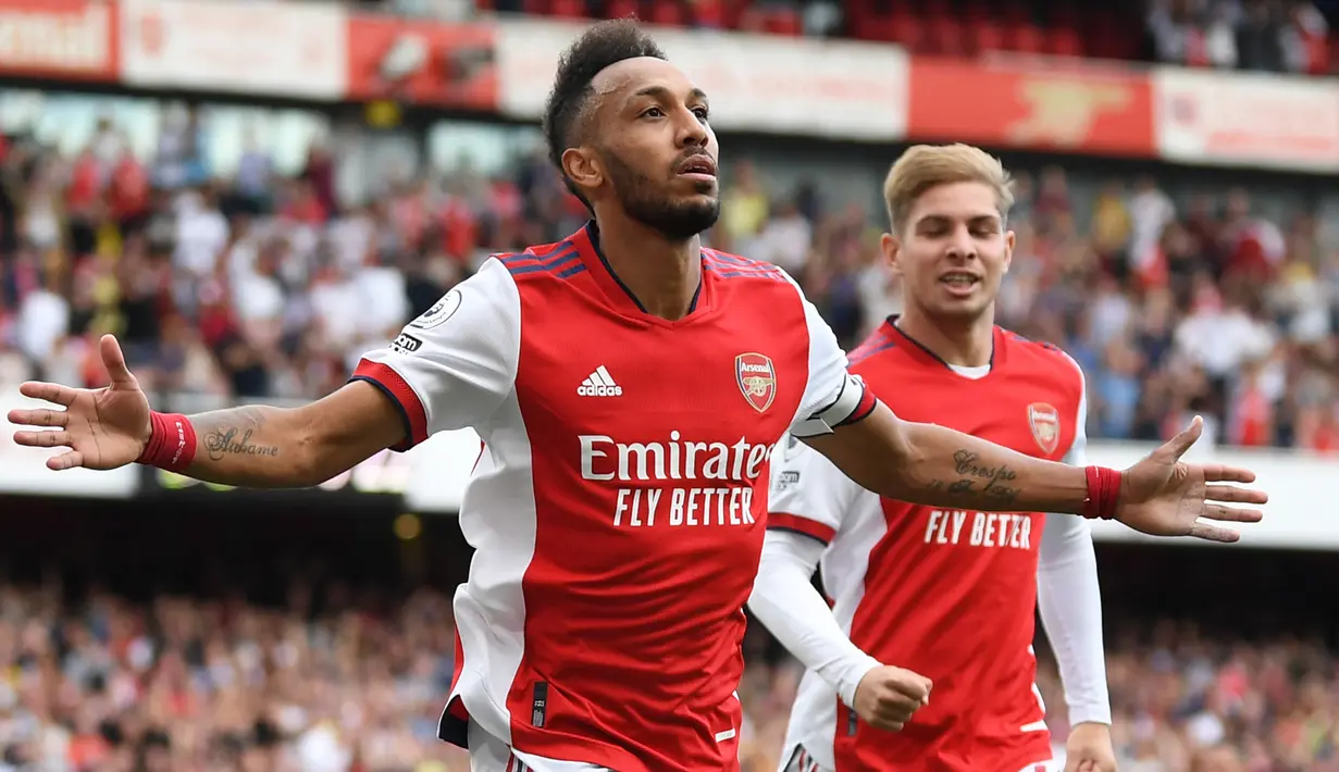 Pierre-Emerick Aubameyang. Striker berusia 32 tahun ini didatangkan arsenal pada tengah musim 2017/2018 dengan nilai 63,7 juta euro usai 5 musim membela Borussia Dortmund dengan mencetak 141 gol dari 213 laga. Hingga kini ia telah mencetak 89 gol dari 152 laga bareng Arsenal. (AP/Daneil-Leal Olivas)