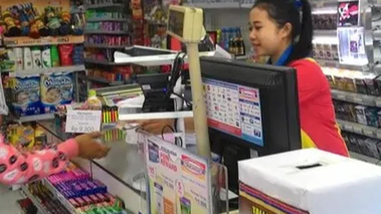 “Indomaret dengan persebarannya dari Sabang sampai Merauke membuat saya yakin kalau penetrasi e-Meterai ini akan masif. Menjadi tugas kita bersama untuk mengedukasi dan memudahkan bangsa kita sendiri,” ujar dia lagi.