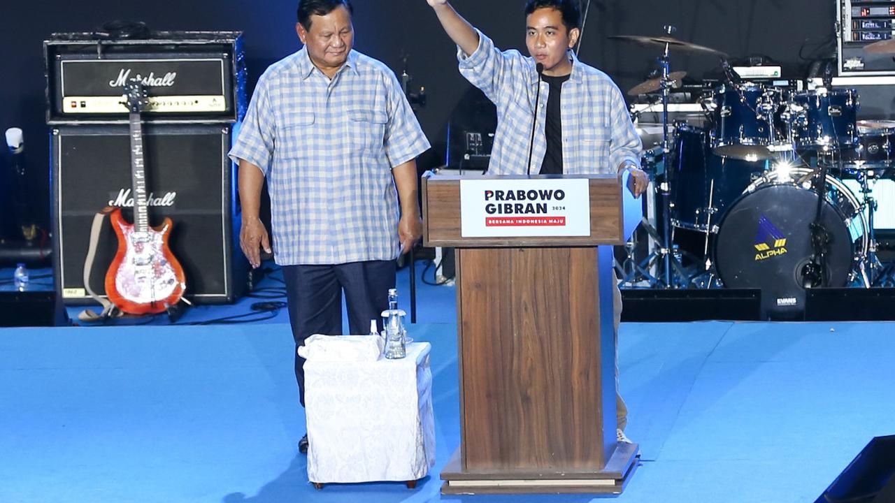Diketahui, hasil quick count pilpres 2024 menunjukkan pasangan Prabowo-Gibran menang telak dari pasangan Anies-Muhaimin Iskandar (Cak Imin) dan Ganjar-Mahfud Md.