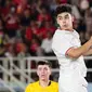 Pemain Timnas Indonesia, Matthew Baker saat laga semifinal Piala AFF U-16 2024 melawan Australia di Stadion Manahan, Solo, Senin (01/07/2024). (Bola.com/Abdul Aziz)