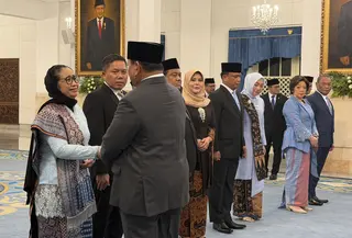 Nanik S Deyang menangis terharu usai dilantik Presiden Prabowo Subianto menjadi Kepala BGN. (Liputan6.com/Lizsa Egeham)
