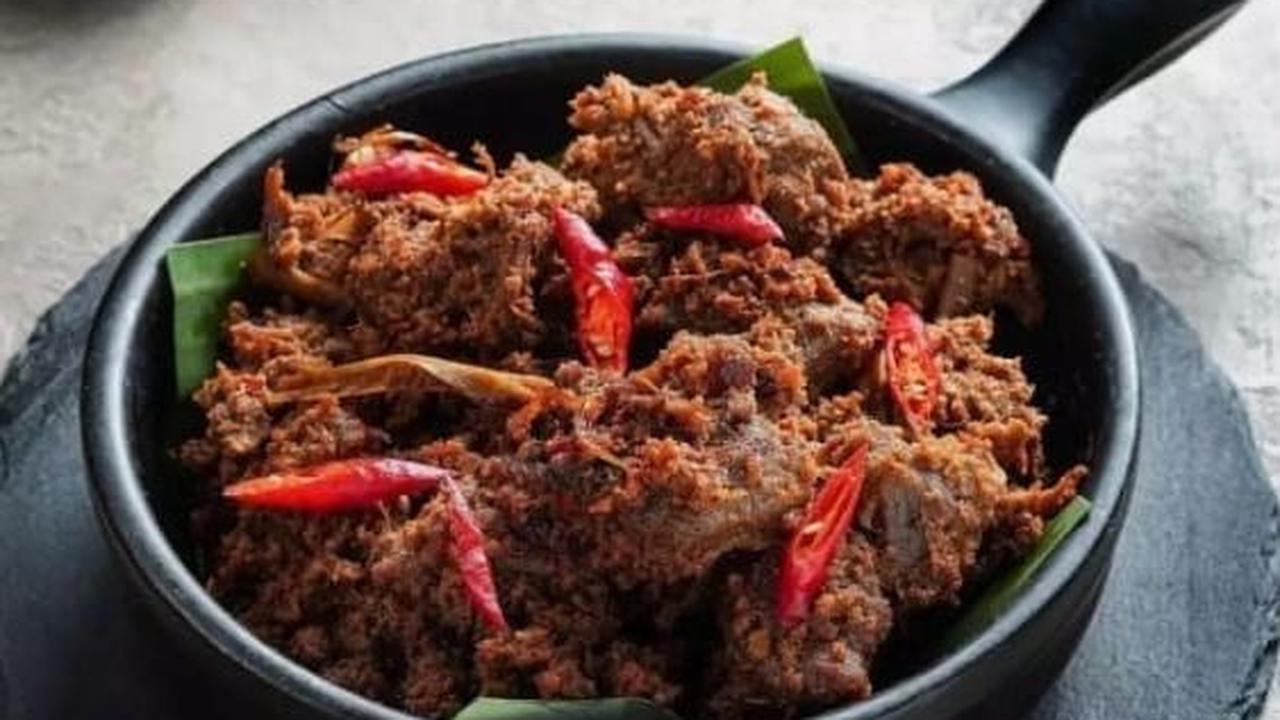 <b>9. Rendang Kambing Bumbu Pedas</b><br>
