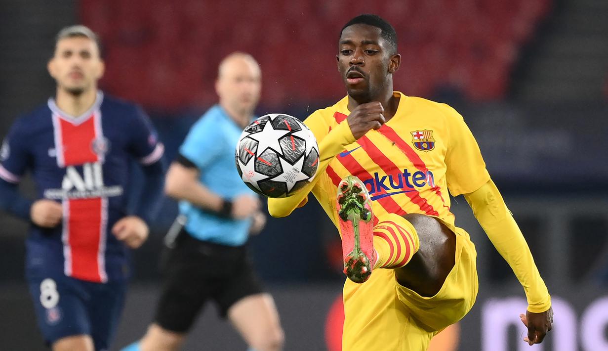 Ousmane Dembele. Didatangkan dari Borussia Dortmund pada awal musim 2017/2018 dengan mahar 105 juta euro, performanya masih jauh dari yang diharapkan. Sering dilanda cedera, ia baru tampil 118 laga dengan mencetak 30 gol dan 21 assist. Musim ini ia sama sekali belum dimainkan. (AFP/Franck Fife)