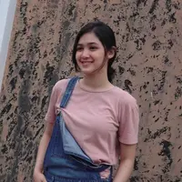 Cut Syifa punya permainan menantang di lokasi syuting sinetron Anak Sekolahan. Biasanya, Cut Syifa dan pemain lainnya hobi banget main truth or dare. 