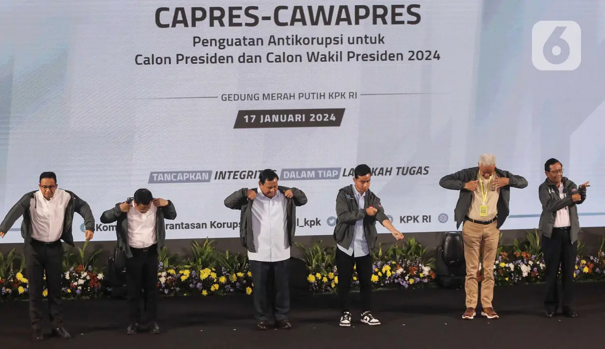 Ketiga Calon Presiden dan Calon Wakil Presiden pada Pemilu 2024 mengenakan jaket sesaat sebelum mengakhiri kegiatan Paku Integritas di Gedung Merah Putih Komisi Pemberantasan Korupsi (KPK), Jakarta, Rabu (17/1/2024). (Liputan6.com/Angga Yuniar)