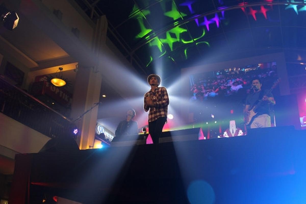 Aksi Sheila On 7 gebrak panggung Jazzy Nite di Citos