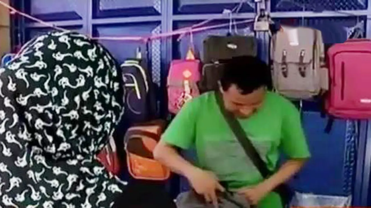 Berburu Perlengkapan Sekolah
