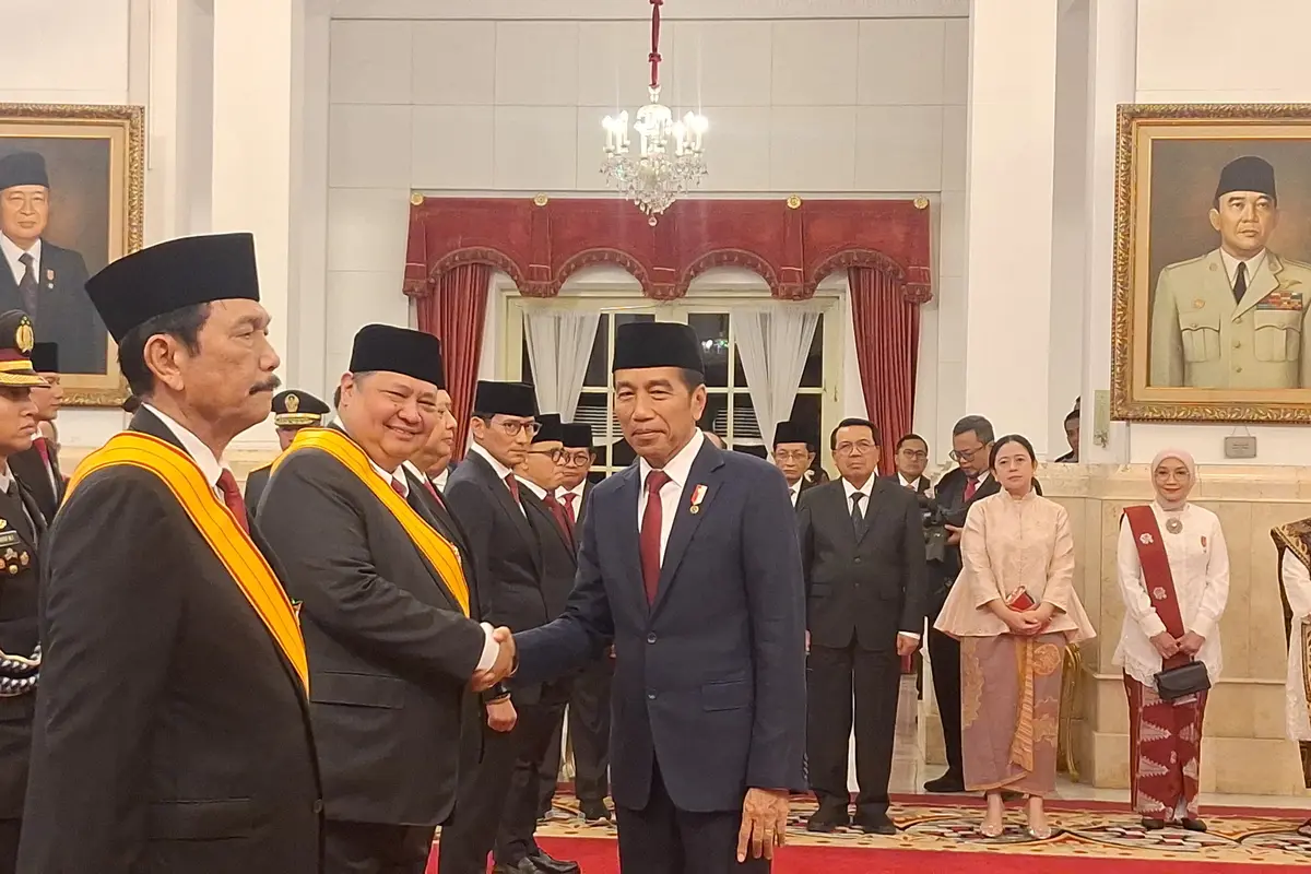Presiden Joko Widodo atau Jokowi memberikan anugerah tanda kehormatan kepada sejumlah tokoh di Istana Negara Jakarta, Rabu (16/8/2024).