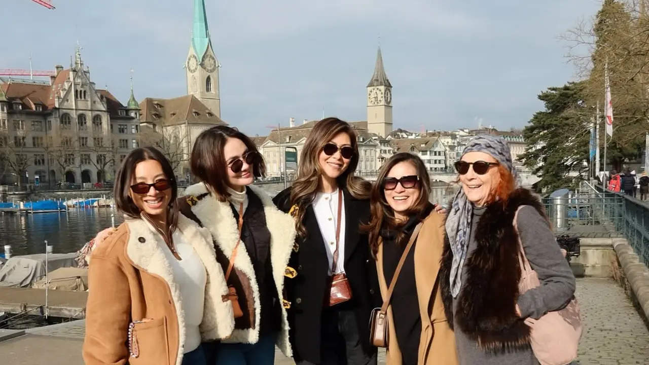 Di Usia 79 Tahun, Ibu Luna Maya Tampil Slay Ikut Girls Trip Bareng Jennifer Bachdim hingga Marianne Rumantir di Swiss