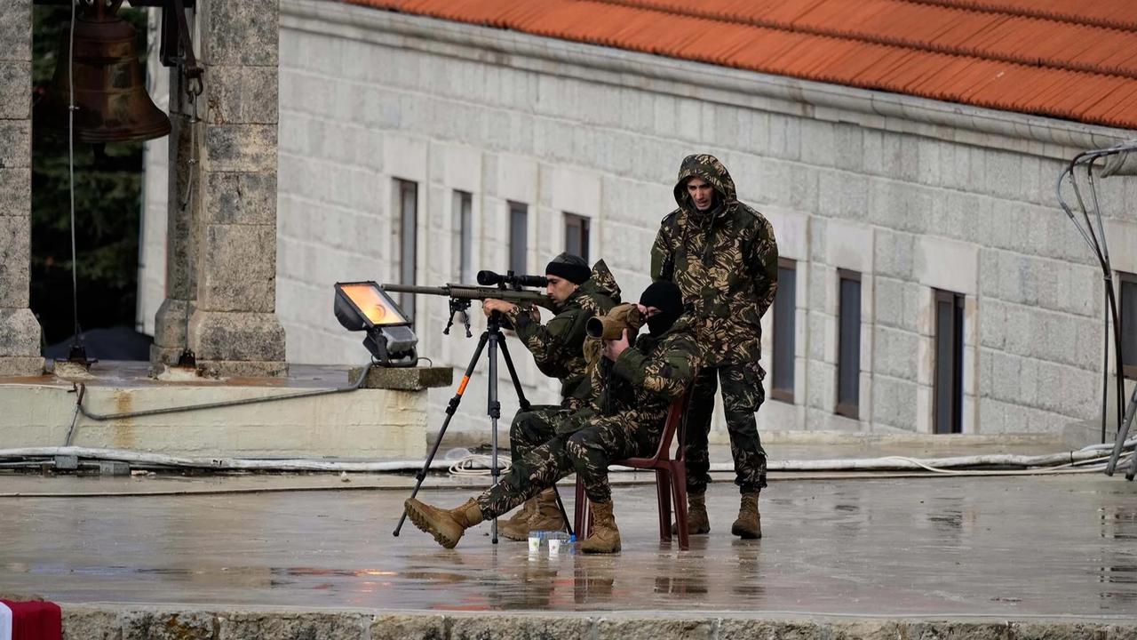 FOTO: Disambut Ribuan Warga, Paus Leo XIV Mulai Misi Perdamaian di Lebanon