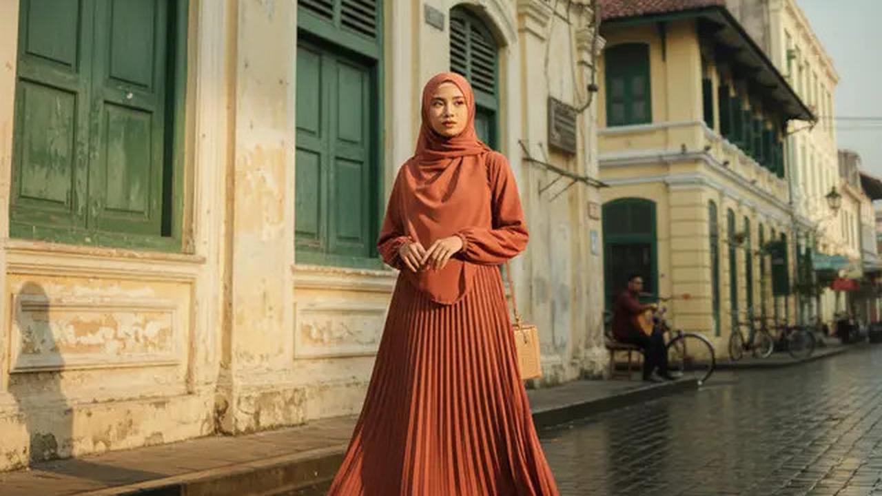 9 Gamis Set Hijab Syar'i Terbaru 2025, Outfit Simple Elegan untuk Harian