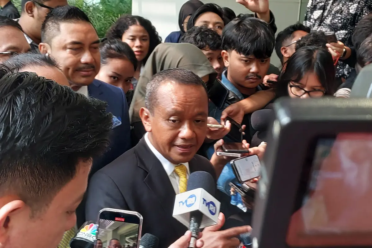 Menteri Energi dan Sumber Daya Mineral (ESDM) Bahlil Lahadalia resmi menandatangani Nota Kesepahaman (MoU) bersama pemerintah Singapura terkait ekspor listrik. (Foto: Liputan6.com/Arief R)