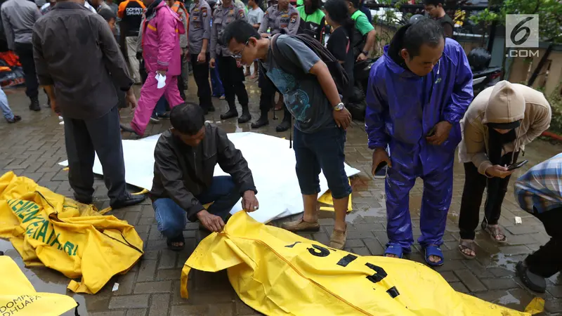 Puluhan Jenazah Tsunami Anyer Ditampung di Puskesmas Carita