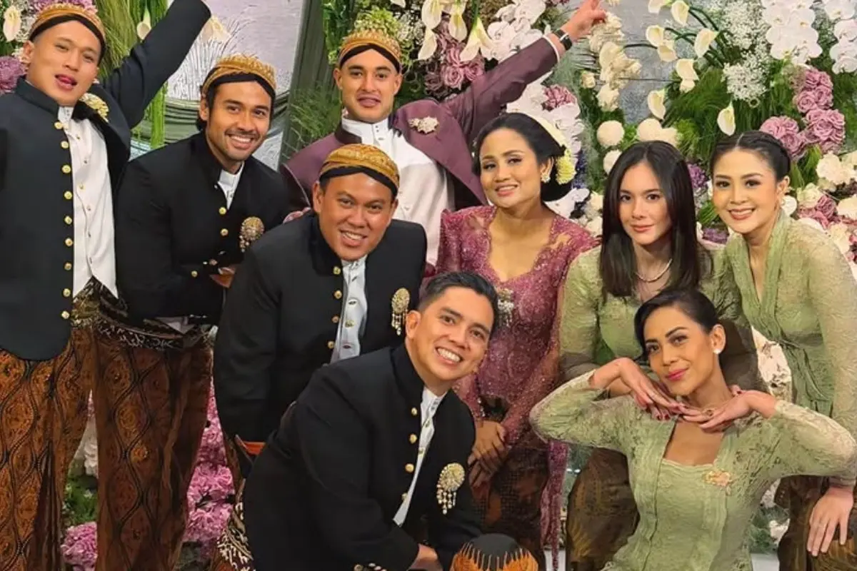 Wulan Guritno saat Jadi Bridesmaid. [@wulanguritno]