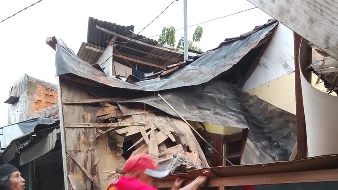 Detik-Detik Angin Kencang Terjang Cikole Sukabumi, Satu Keluarga Kehilangan Tempat Tinggal dan Butuh Bantuan