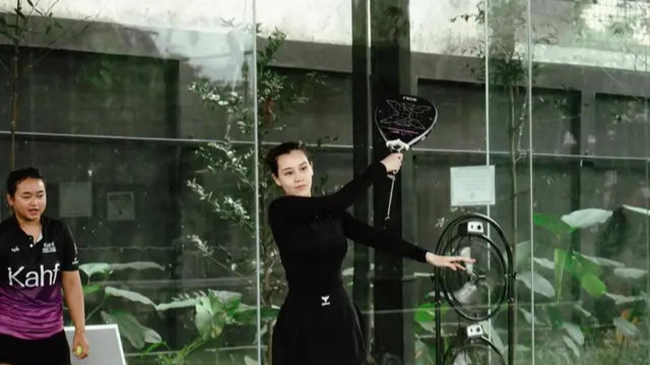 Gaya Aaliyah Massaid saat Olahraga Padel, Tampil Ramping Setelah 1 Bulan Melahirkan