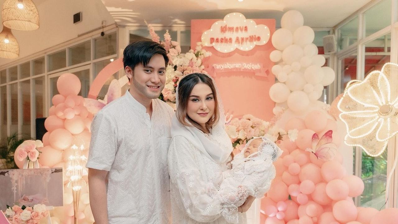 7 Potret Aqiqah Anak Kevin Aprilo, Addie MS & Memes Bahagia Bareng Cucu Pertama