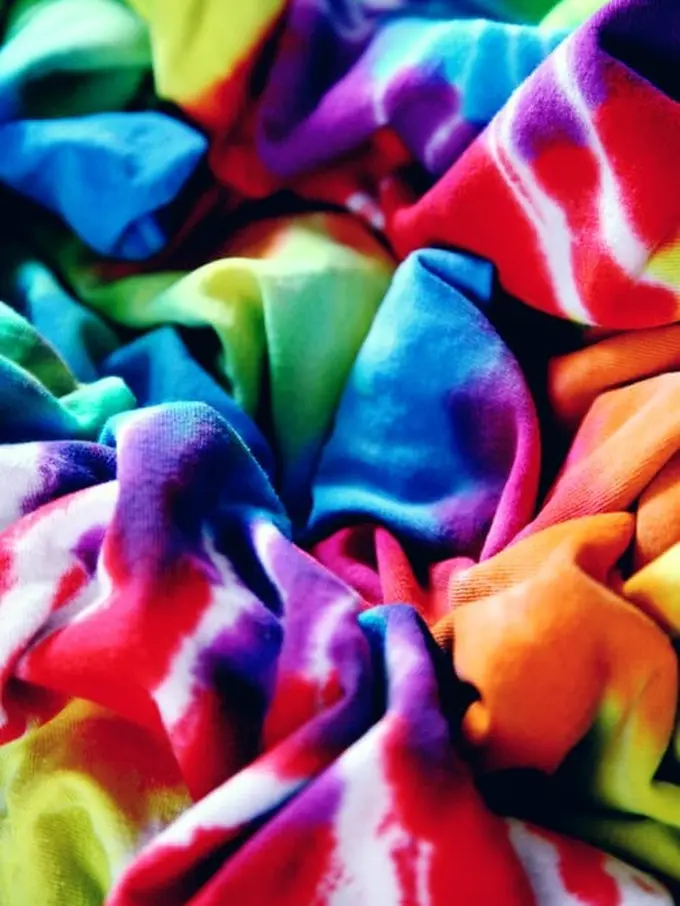 Cara Praktis Membuat Masker Kain dengan Teknik Tie Dye di Rumah
