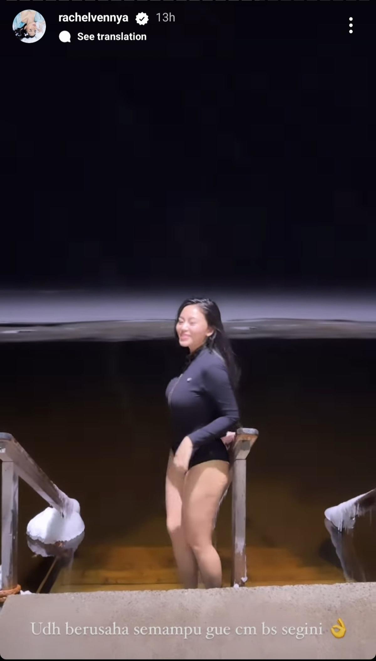 Rachel Vennya Berendam di Dalam Air Dingin