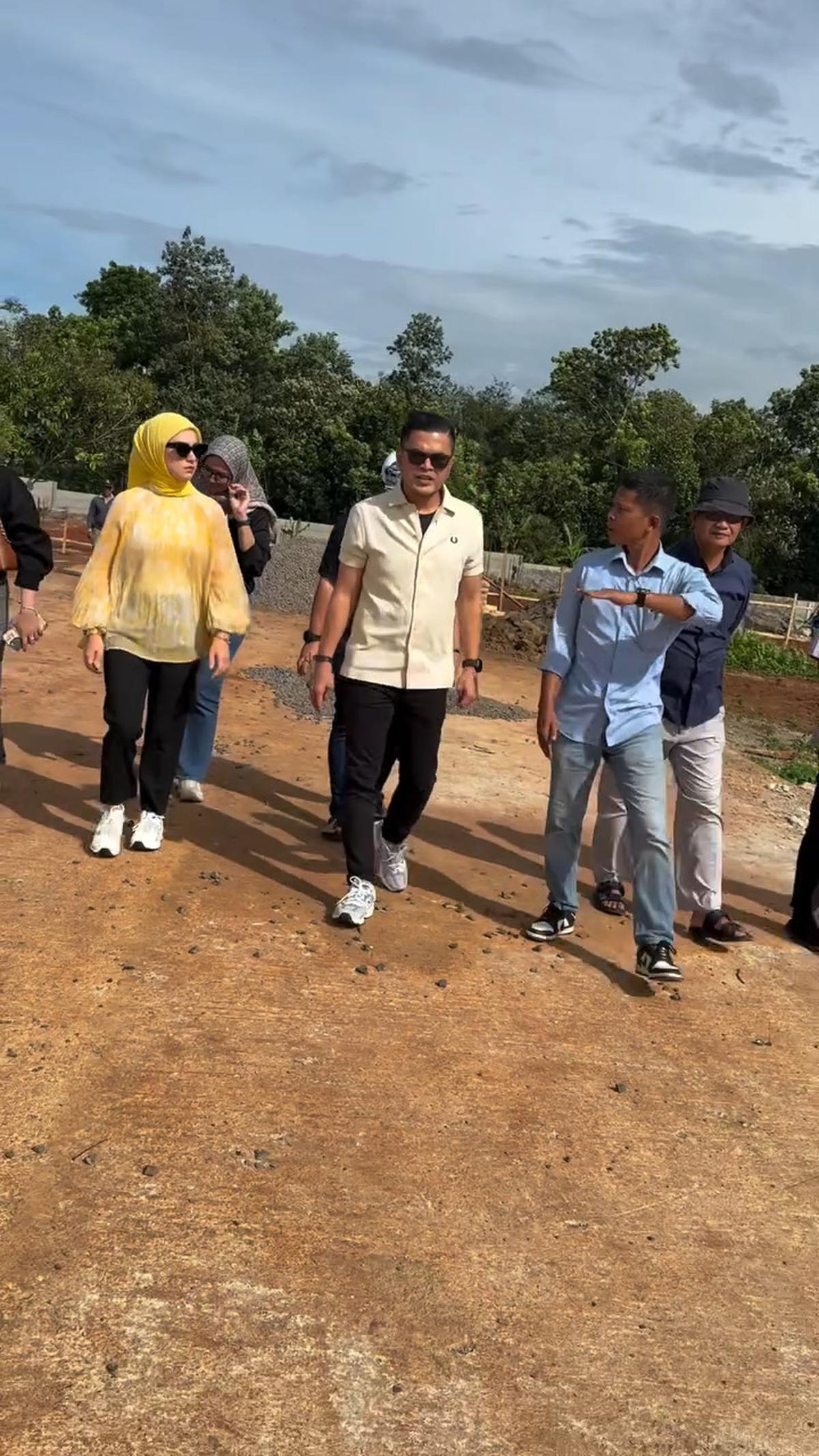 Irish Bella Temani Sang Suami Cek Proyek Baru di Subang