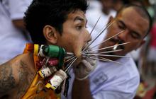 Festival debus ala Thailand ini bikin merinding