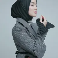 "Dari banyaknya surat dalam Al Qur'an dan beliau bahas surat An Nur," kata Chacha yang turut menyebut bahwa ia pernah membaca beberapa ayat surat An Nur mulai dari ayat ke 35. "Aku merinding!" ungkap Chacha. (Instagram/chafrederica)