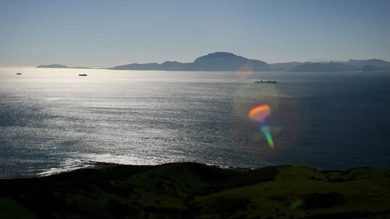 The Morning Ninni tengah berlayar melintasi selat Gibraltar (AFP)