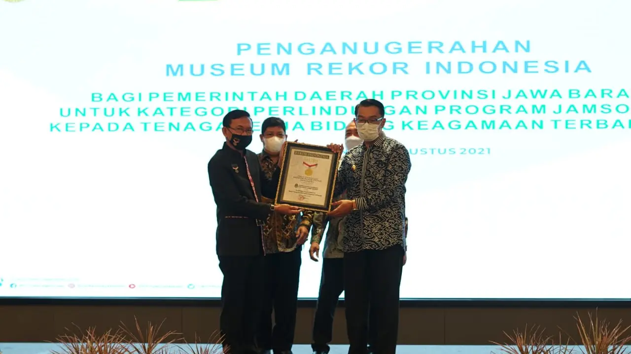 Lindungi Tenaga Pendidik Keagamaan, Pemprov Jabar dan BPJS Ketenagakerjaan Bukukan Rekor MURI