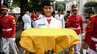 Anggota Paskibraka 2016  bersiap jelang gladi bersih Upacara HUT ke-71 Kemerdekaan RI di Istana Merdeka, Jakarta, Senin (15/8). (Liputan6.com/Faizal Fanani)
