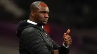 Patrick Vieira. Mantan gelandang Arsenal ini sempat dilatih Roberto Mancini di 2 klub terakhirnya sebelum pensiun, yaitu Inter Milan dan Manchester City. Musim 2021/2022 ini dirinya ditunjuk menangani Crystal Palace setelah sebelumnya membesut New York City FC dan OSG Nice. (Foto: AFP/Remy Gabalda)