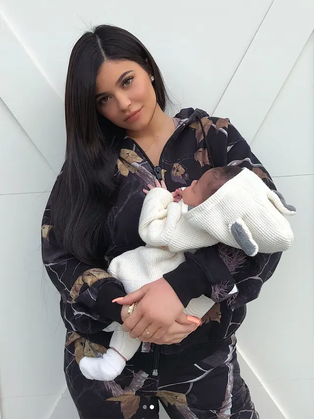 [Bintang] Kylie Jenner - Stormi