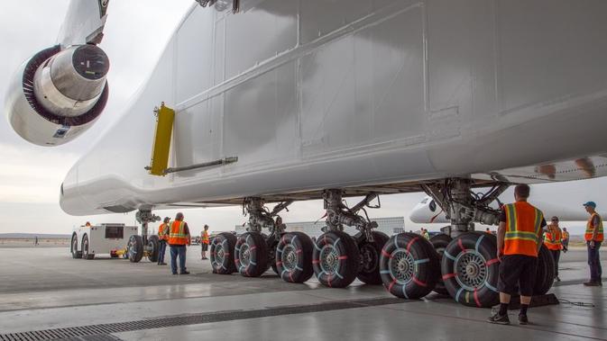 Pesawat terbesar di dunia besutan Stratolaunch milik pendiri Microsoft Paul Allen (Sumber: Business Insider)